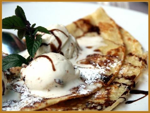 Des crêpes au chocolat, poires fondantes et Roquefort